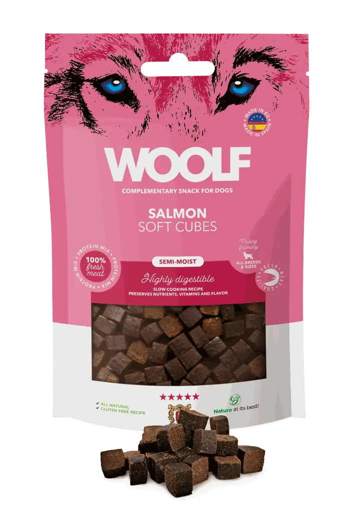 woolf cubes mockup salmon product.webp